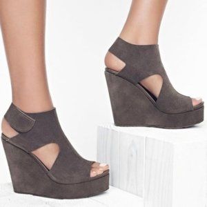 BRAND NEW Pedro Garcia Gray Suede Wedges, Size 40